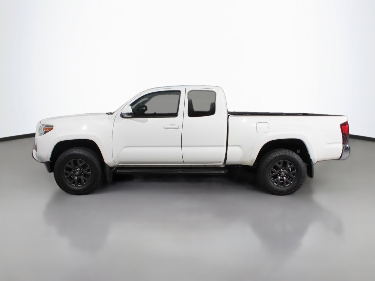 Used 2021 Toyota Tacoma SR5 RWD image 3