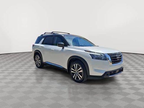 Used 2025 Nissan Pathfinder Platinum AWD/4WD image 4