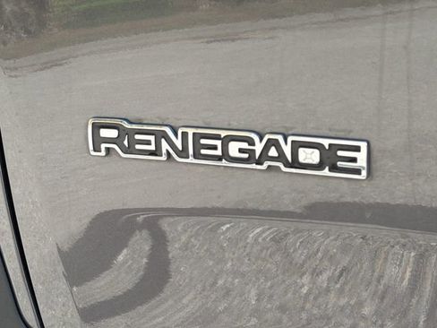 Used 2017 Jeep Renegade Latitude w/ Popular Equipment Group FWD image 11