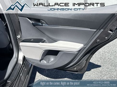 Used 2020 Toyota Camry SE FWD image 35