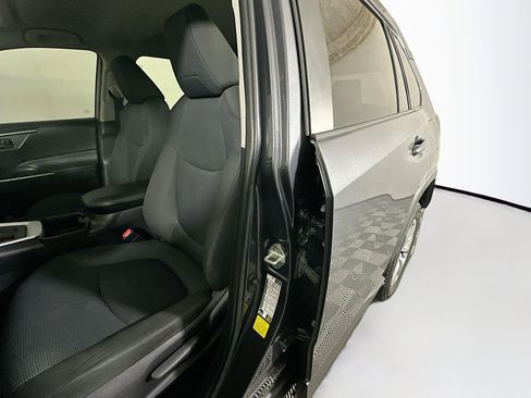 Used 2022 Toyota RAV4 LE image 12
