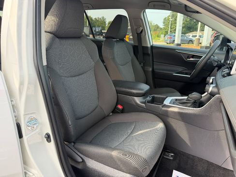 Used 2025 Toyota RAV4 XLE FWD image 16