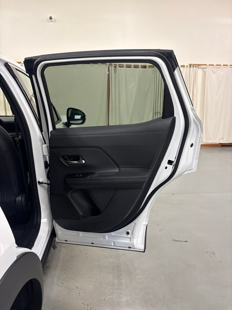 Used 2025 Nissan Kicks SR FWD image 28