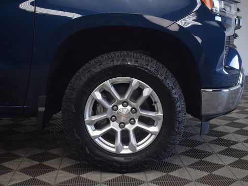Used 2022 Chevrolet Silverado 1500 LT AWD/4WD image 31