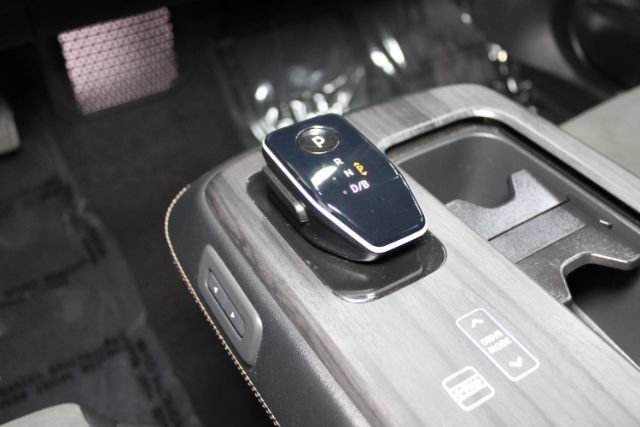 Used 2024 Nissan Ariya AWD image 16