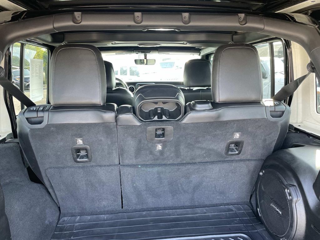 Used 2018 Jeep Wrangler Unlimited Sahara AWD/4WD image 22