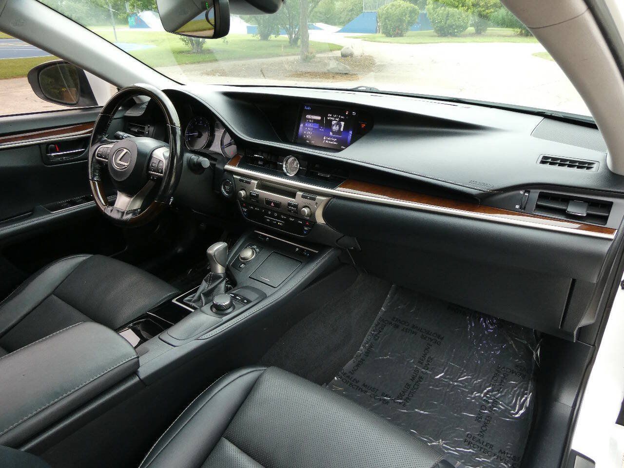 Used 2016 Lexus ES 350 w/ Premium Package w/Wood Trim FWD image 32