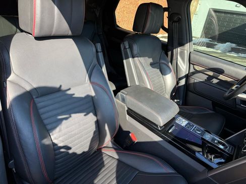 Used 2018 Land Rover Discovery HSE Luxury image 9