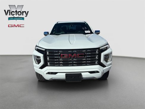 Used 2024 GMC Canyon Denali image 2