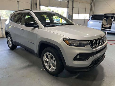 Used 2024 Jeep Compass Latitude AWD/4WD image 1