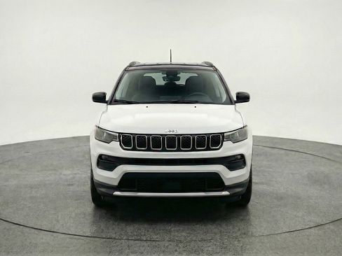 Used 2025 Jeep Compass Limited AWD/4WD image 2