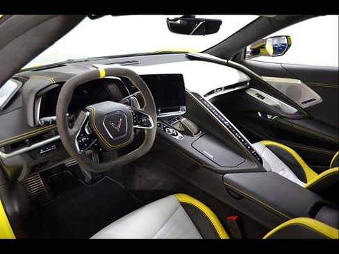 Used 2022 Chevrolet Corvette Stingray Premium Cpe w/ Z51 Performance Package RWD image 13