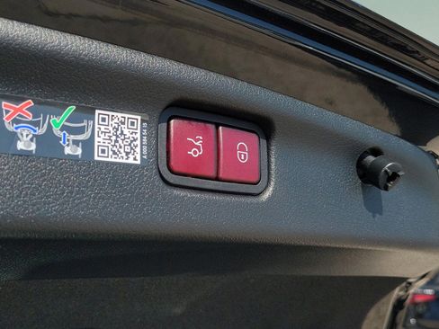 Used 2025 Mercedes-Benz C 300 Sedan image 6