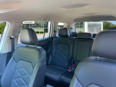 Used 2025 Volkswagen Atlas SE AWD/4WD image 23