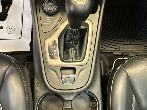 Used 2017 Jeep Cherokee Limited image 29