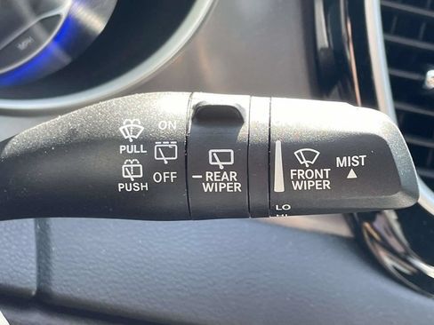Certified 2025 Chrysler Pacifica Select FWD image 30