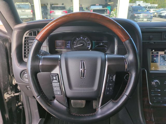 Used 2017 Lincoln Navigator L Reserve AWD/4WD image 9