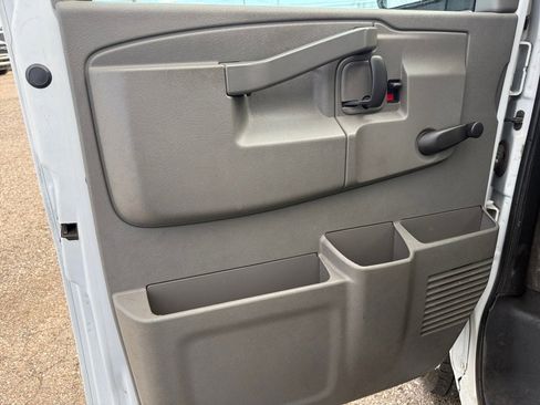 Used 2018 Chevrolet Express 3500 RWD image 29