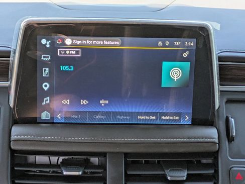 Used 2022 Chevrolet Suburban Z71 w/ Luxury Package AWD/4WD image 10