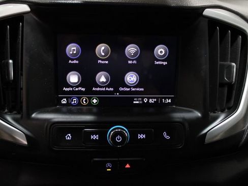 Used 2022 GMC Terrain SLE w/ Driver Convenience Package image 2