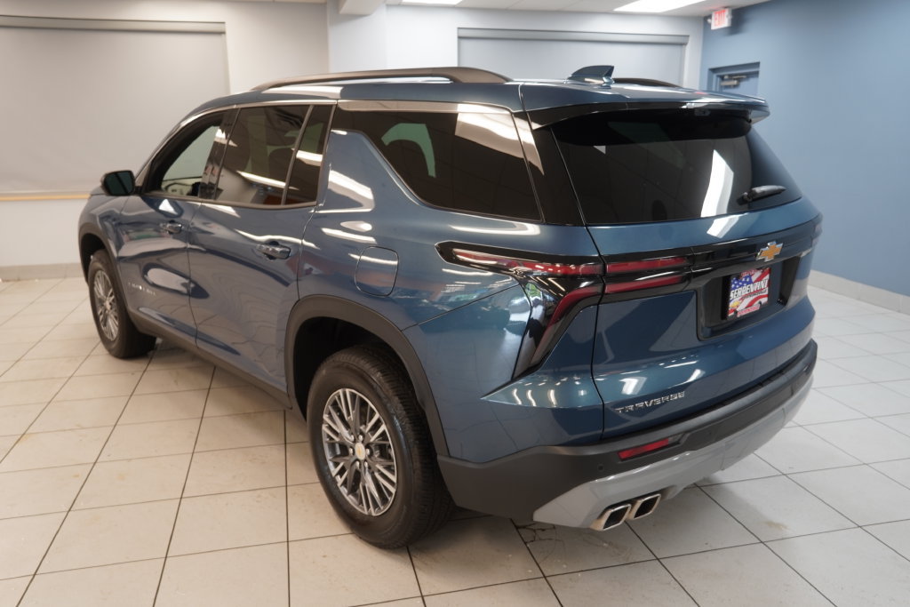 Used 2026 Chevrolet Traverse LT w/ Driver Confidence Package FWD image 9