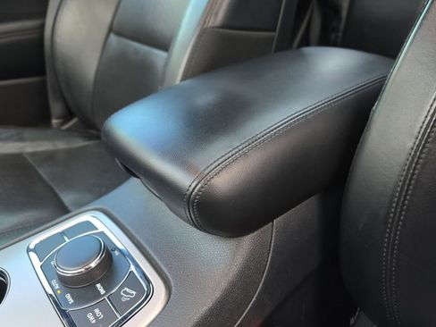 Used 2019 Jeep Grand Cherokee Limited w/ Luxury Group II image 11