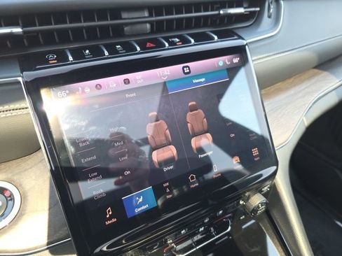 Used 2025 Jeep Grand Cherokee Overland w/ Adv Protech Group III image 28