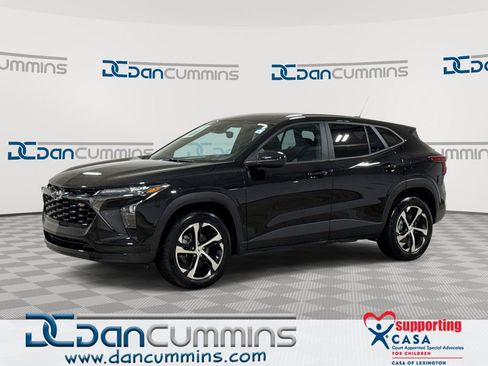 Used 2024 Chevrolet Trax RS FWD image 1