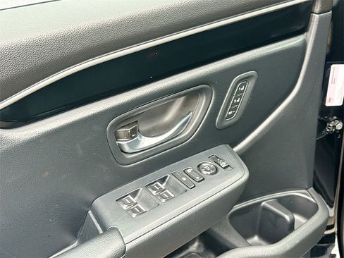 Used 2024 Honda Pilot Touring image 18