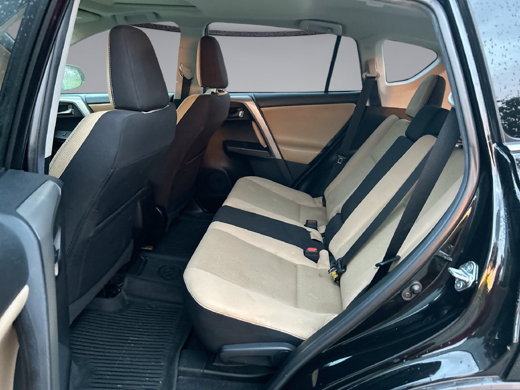Used 2018 Toyota RAV4 XLE FWD image 29