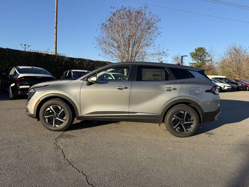 New 2025 Kia Sportage LX image 4