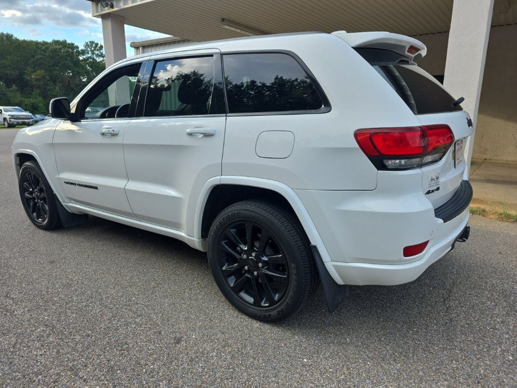 Used 2020 Jeep Grand Cherokee Altitude AWD/4WD image 3