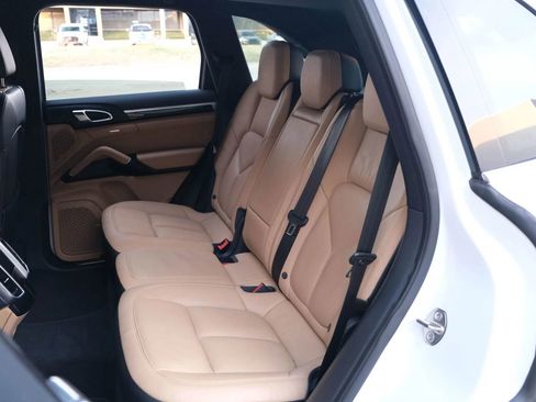 Used 2016 Porsche Cayenne image 27