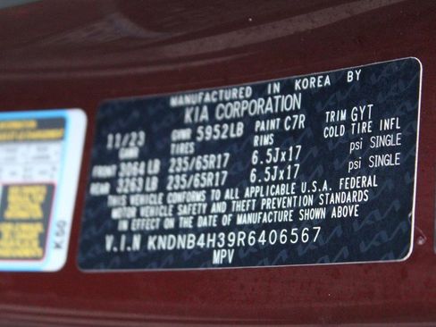 Used 2024 Kia Carnival LX image 17