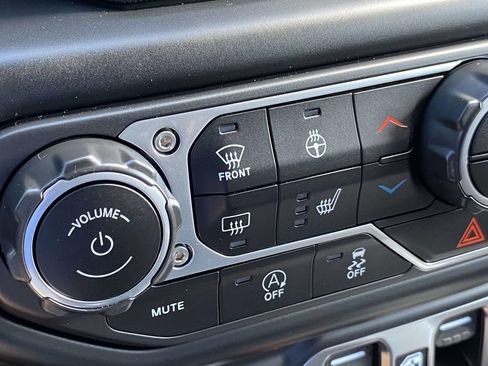 Used 2023 Jeep Gladiator Mojave w/ Cold Weather Group AWD/4WD image 23