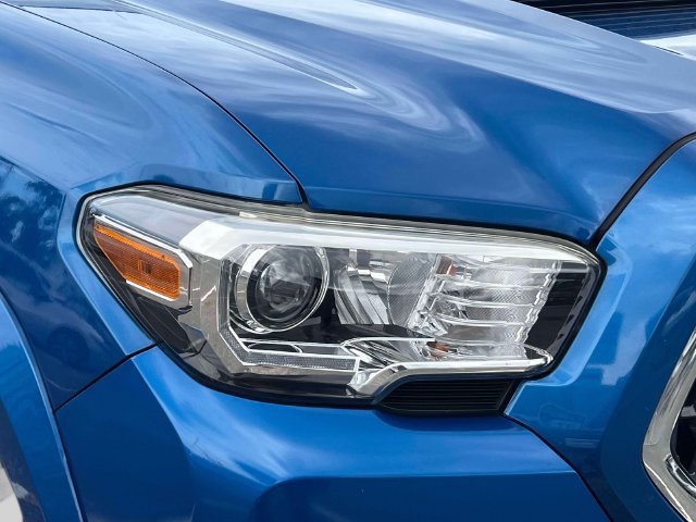 Used 2018 Toyota Tacoma TRD Sport AWD/4WD image 12
