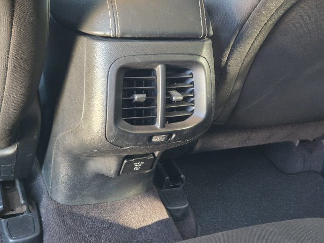 Certified 2016 Jeep Cherokee Latitude FWD image 38