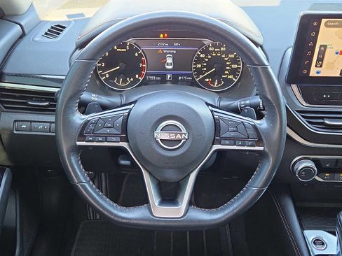 Used 2023 Nissan Altima 2.5 SR w/ SR Premium Package image 17