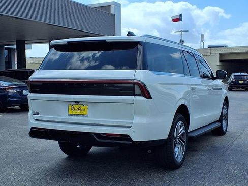 New 2026 Lincoln Navigator L Premier AWD/4WD image 2