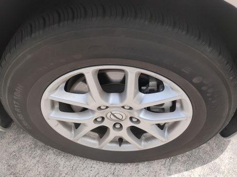 Used 2023 Chrysler Pacifica Touring-L image 11