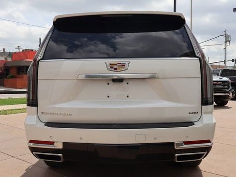 Certified 2025 Cadillac Escalade Premium Luxury Platinum image 4