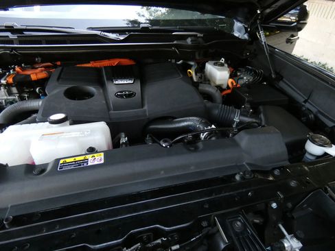 Used 2024 Toyota Tundra Platinum image 88