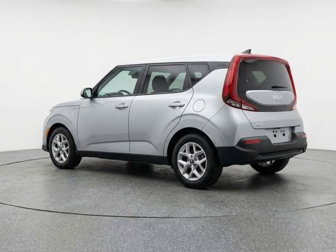 Used 2025 Kia Soul LX w/ LX Technology Package image 6