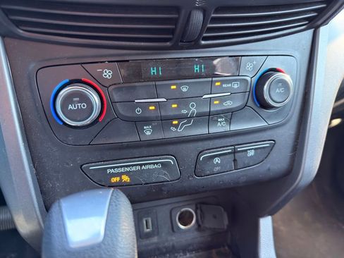 Used 2017 Ford Escape SE image 19