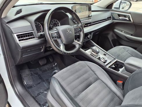 Used 2022 Mitsubishi Outlander SE FWD image 16