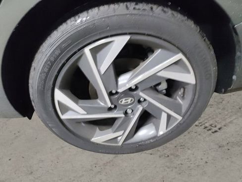 Certified 2025 Hyundai Elantra SEL image 14