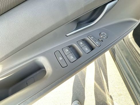 Used 2023 Hyundai Elantra SE image 22