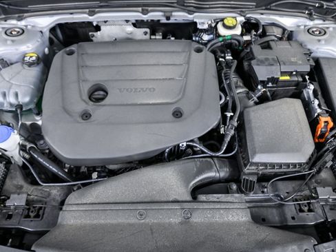 Certified 2025 Volvo XC40 B5 Plus image 35