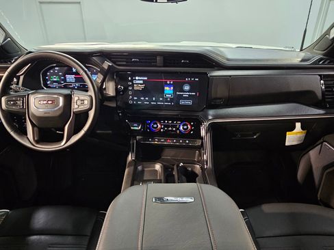 Used 2025 GMC Sierra 2500 AT4X image 10