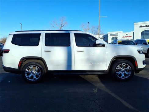 Used 2022 Jeep Wagoneer Series II image 2